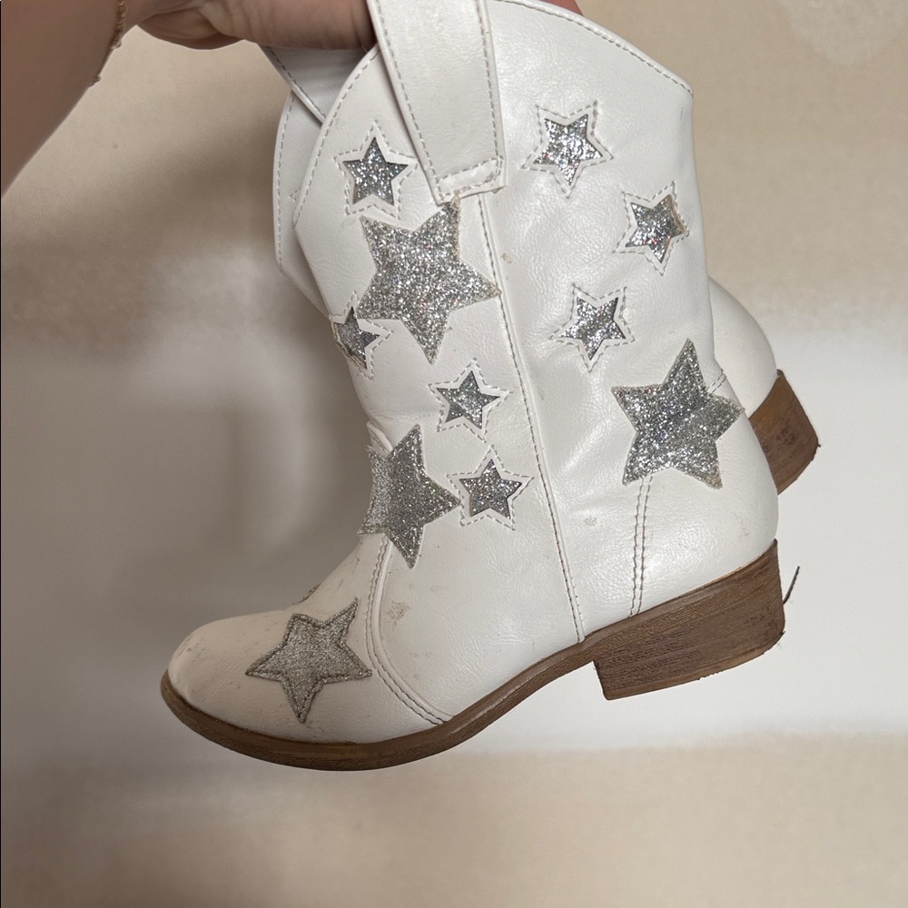 MUST GO THIS WEEK 🔥Kids White Western Boot with Silver Glitter Stars